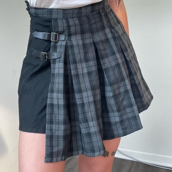 gray black plaid hot topic pleated skirt - Picture 3 of 3